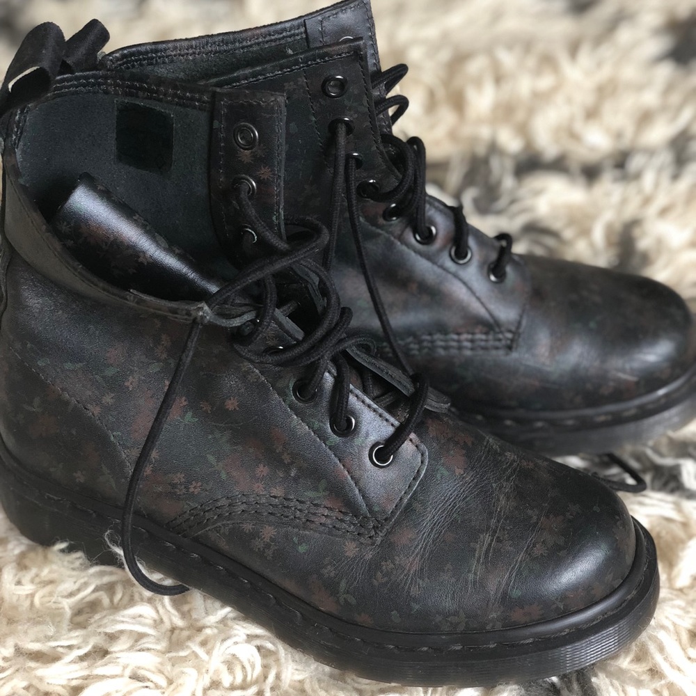Dr. Marten’s Women’s boots Black/Floral